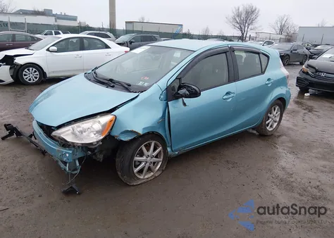 2012 Toyota Prius C Four из США, поврежденный, VIN JTDKDTB35C1007465